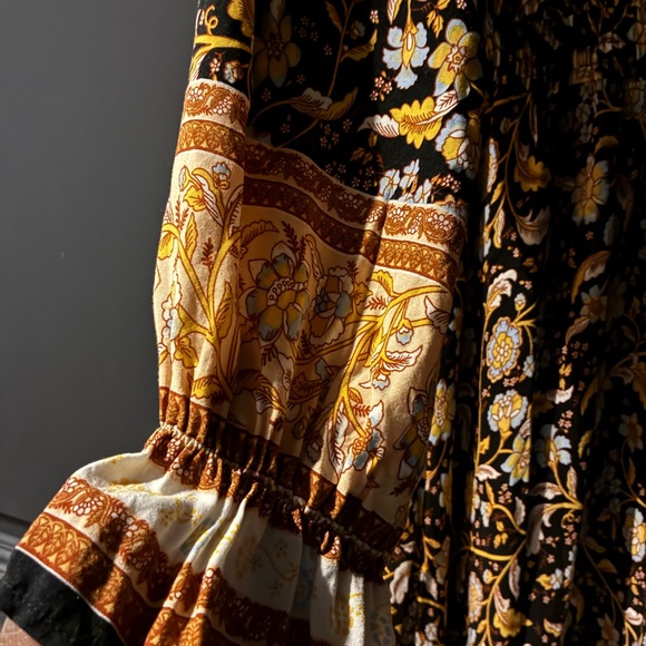 Elegant Floral Long Sleeve Dress - Black and Yellow - Picture 8 of 8